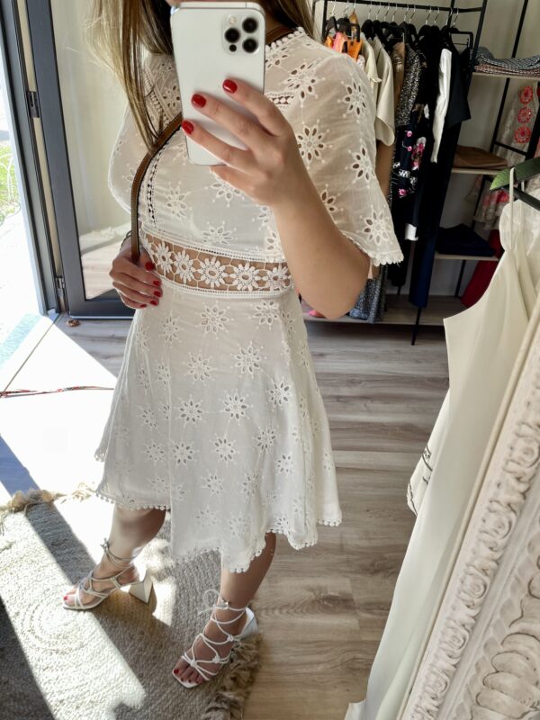 Vestido lima troquelado